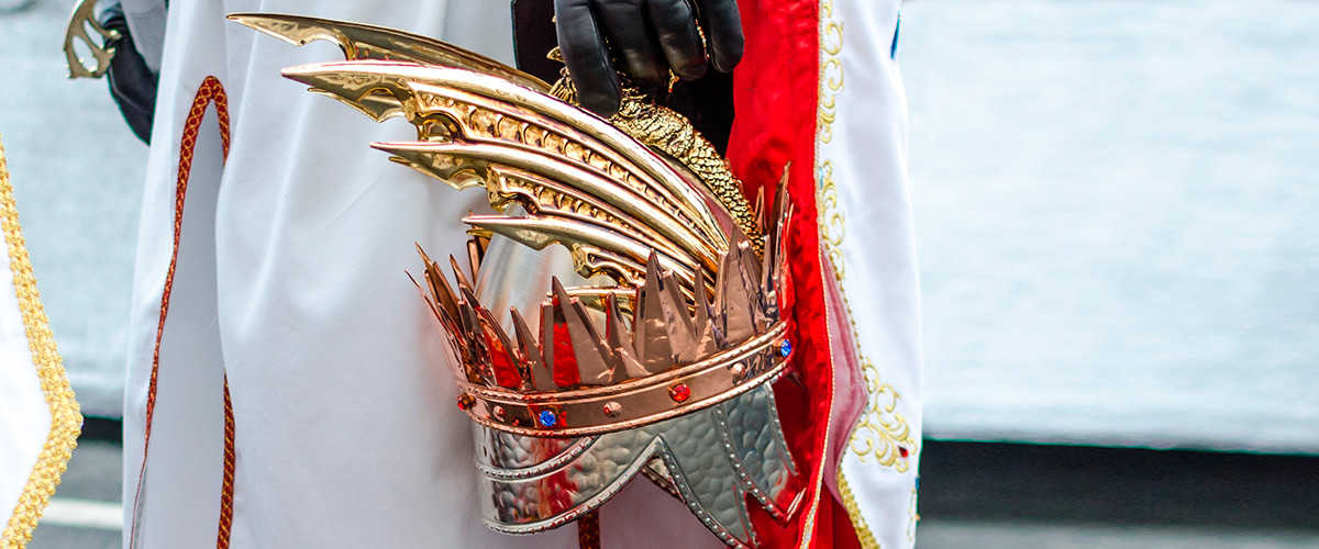 Abahana Villas - Detalle de vestimenta de gala de los Moros y Cristianos de Jávea.