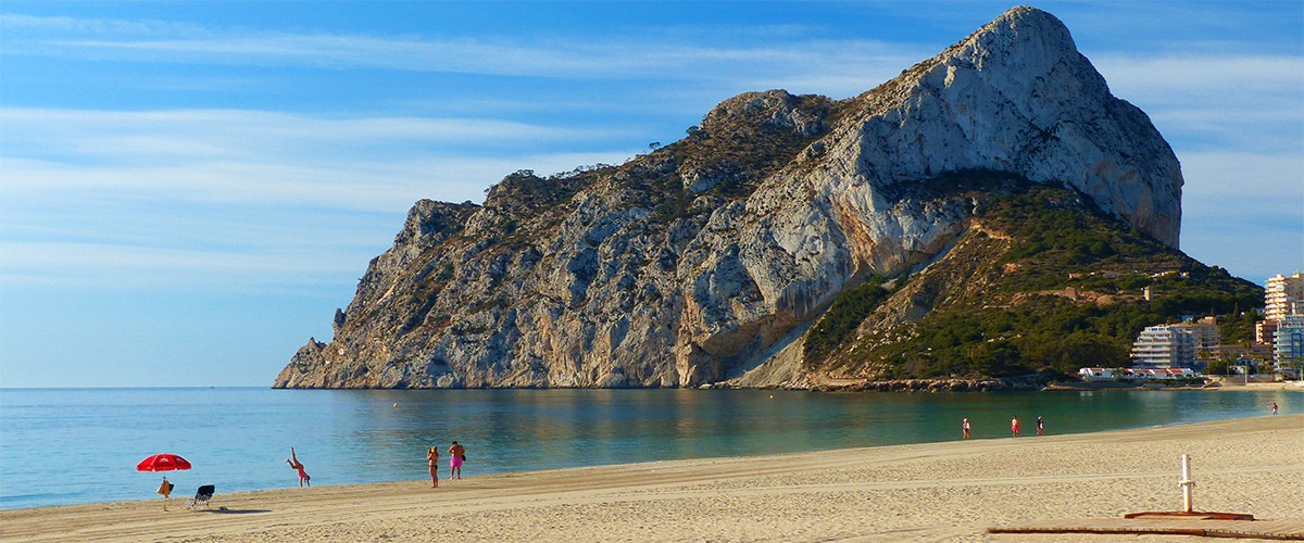 Abahana Villas - Vistas del Peñón de Ifach de Calpe desde la playa de La Fossa.