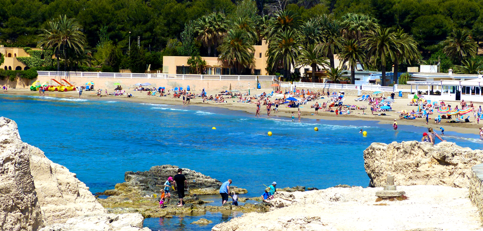 Abahana Villas - Vista de la Playa de l'Ampolla desde el Castillo de Moraira.