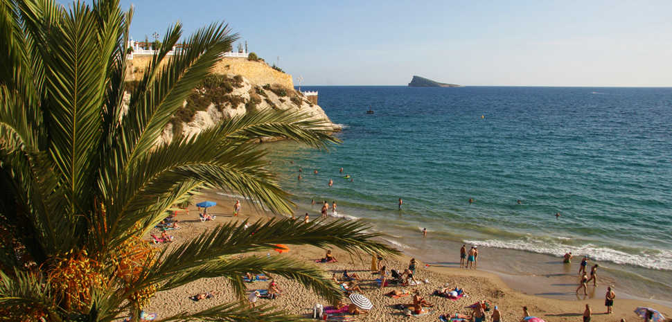 Abahana Villas - Vistas de la Cala del Mal Pas y la isla de Benidorm.
