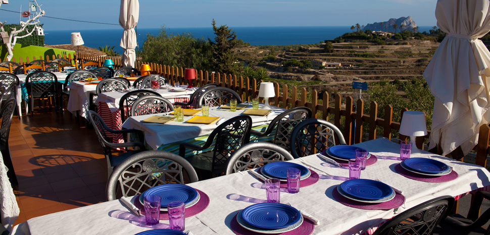 El Cañís - Terraza con vistas al valle de Benimarco.