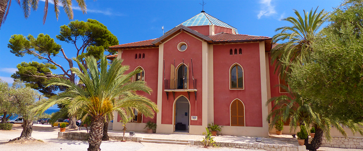 Abahana Villas - Fachada del Centro de Villa Gadea en Altea.