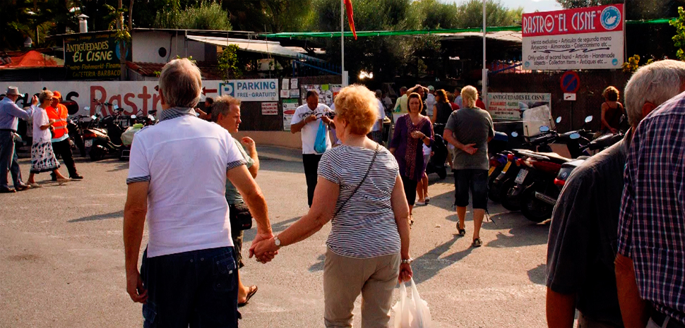 El Cisne - Paseo por el Rastro El Cisne en Benidorm.