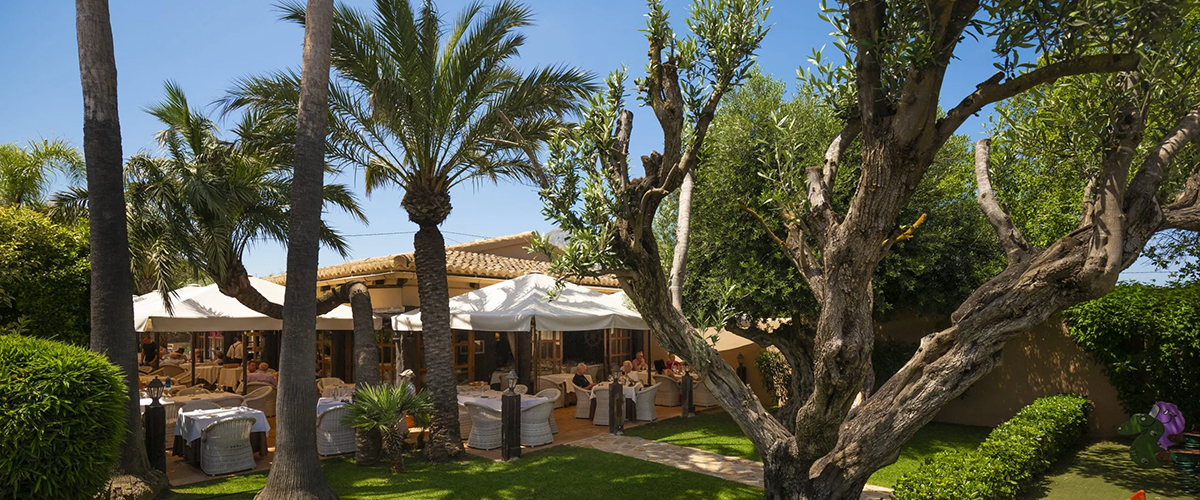 Restaurante la Masena - Vista de la terraza del restaurante con area para niños.