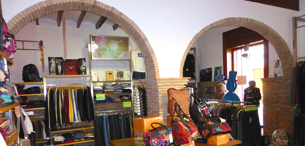 Abahana Villas - Moda y complementos en Tú Sport Wear en Benissa.