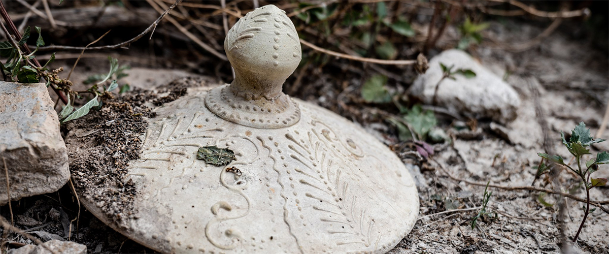 Turismo Agost- Cerámica con motivo típico de la artesanía alfarera de Agost.