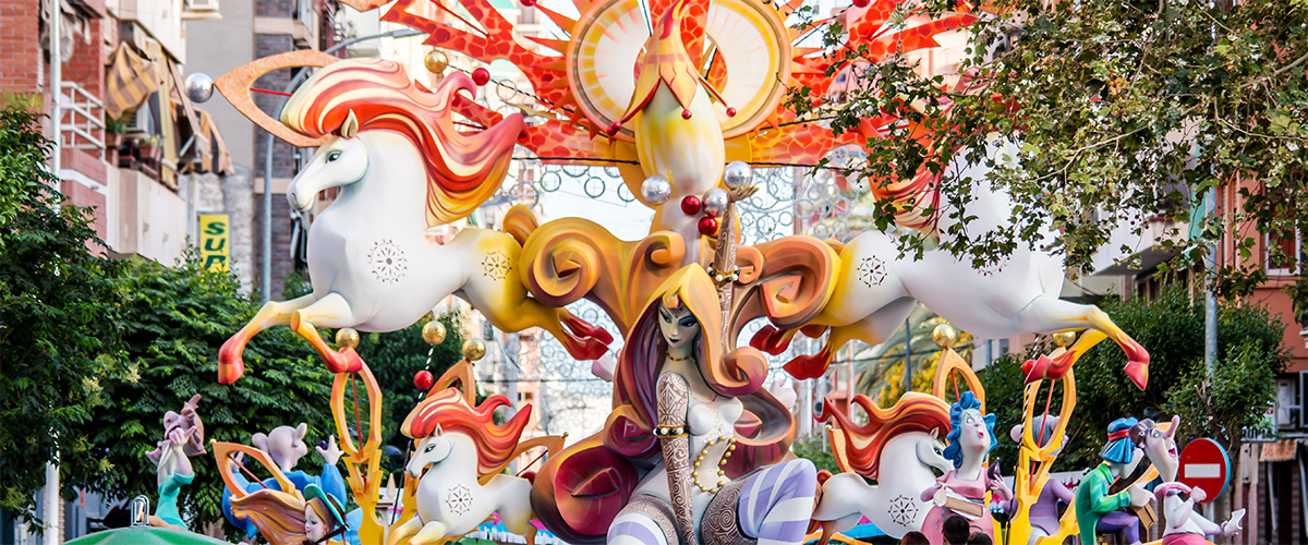 Abahana Villas - Hoguera en la playa de San Juan en Alicante.