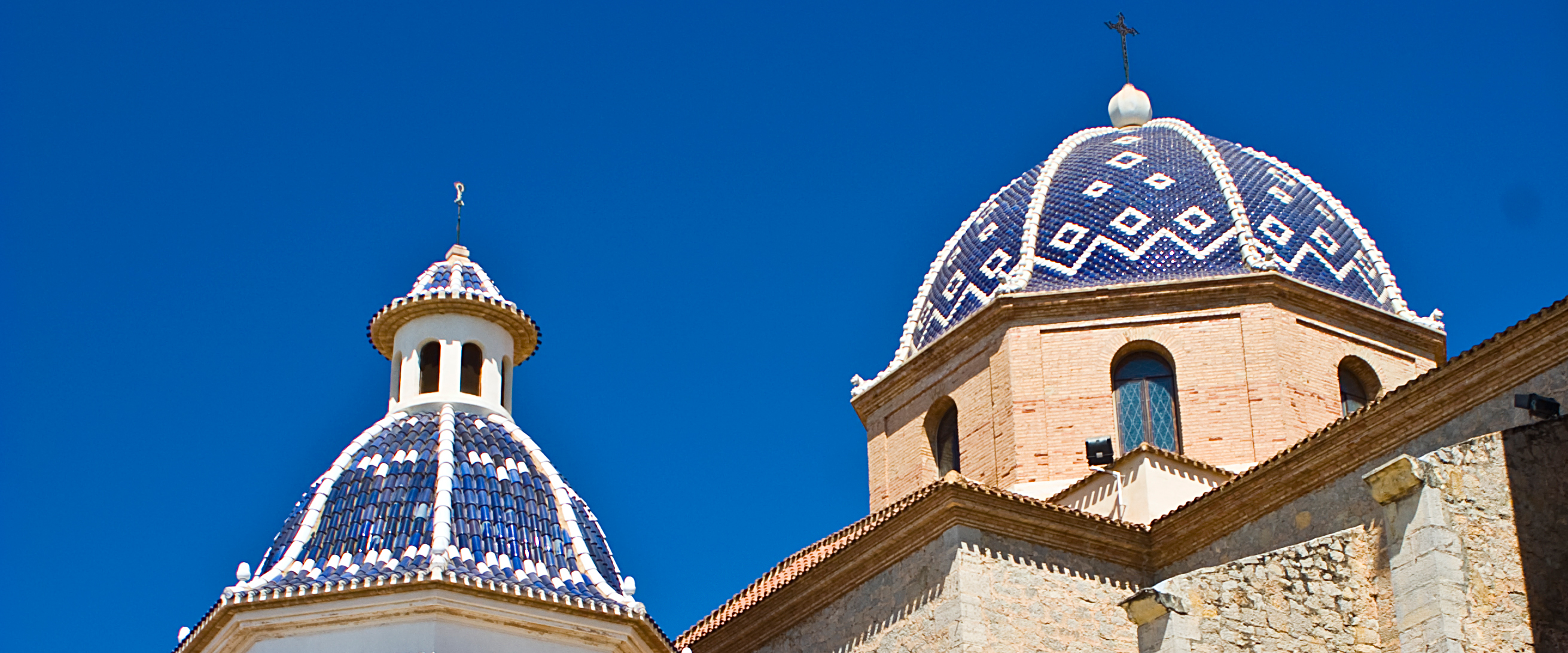Abahana Villas - Detalle de las cúpulas azules de Altea.